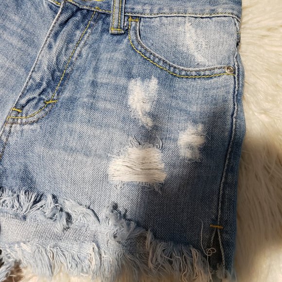 Bui Yah Kah High Rise distressed frayed hem shorts - Picture 3 of 7